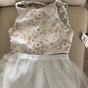 ❤️SALE!❤️ 2 piece prom/ formal white and gold gown